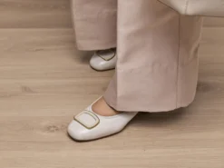 Bekväma och klassiska pumps