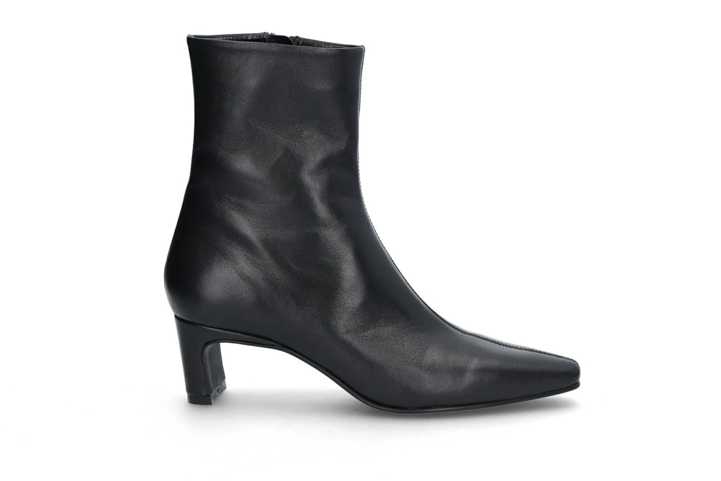 Elegant läderstövlett