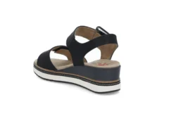Klassisk och bekväm kilklacksandal