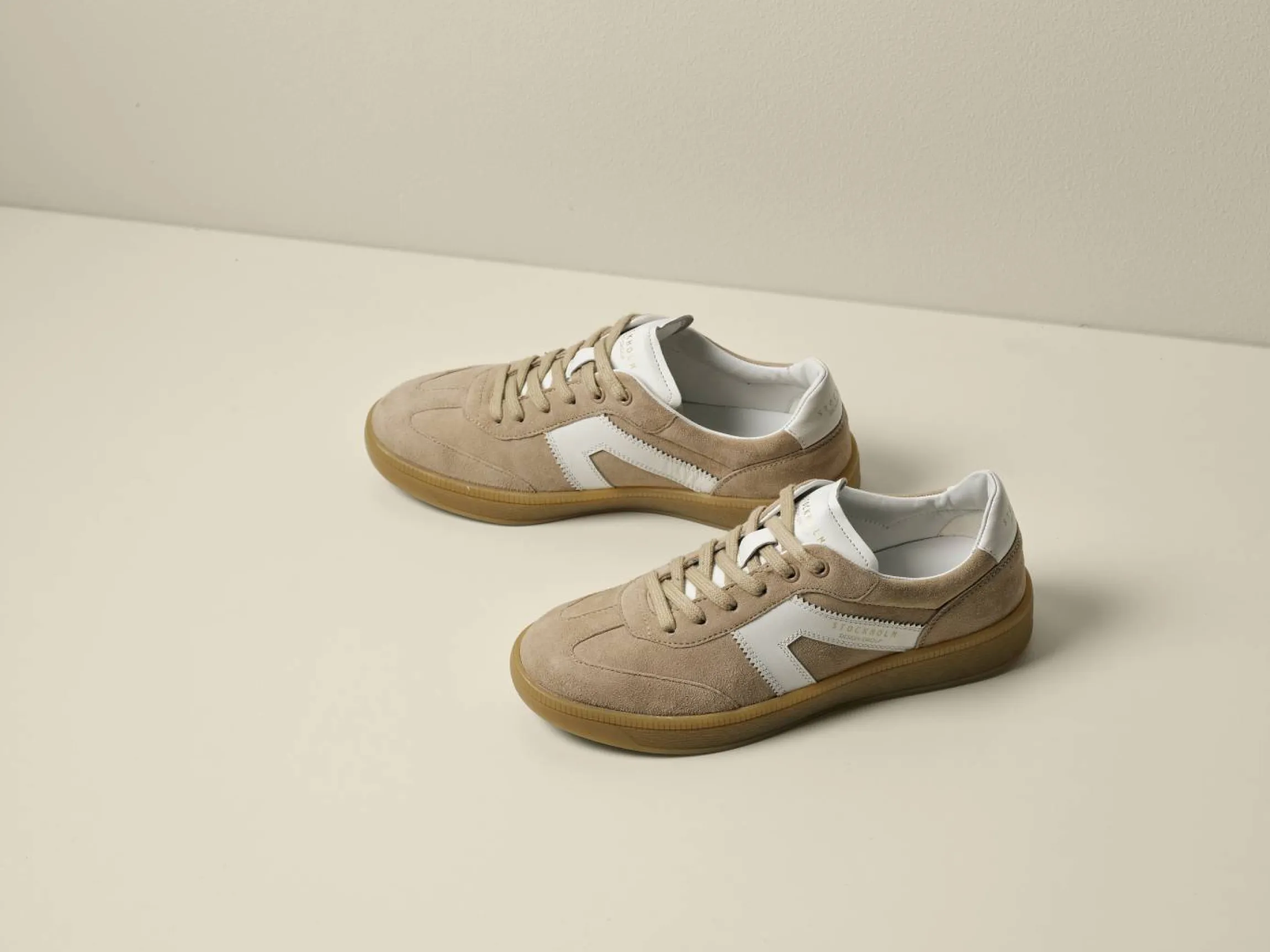 Sneakers i mocka