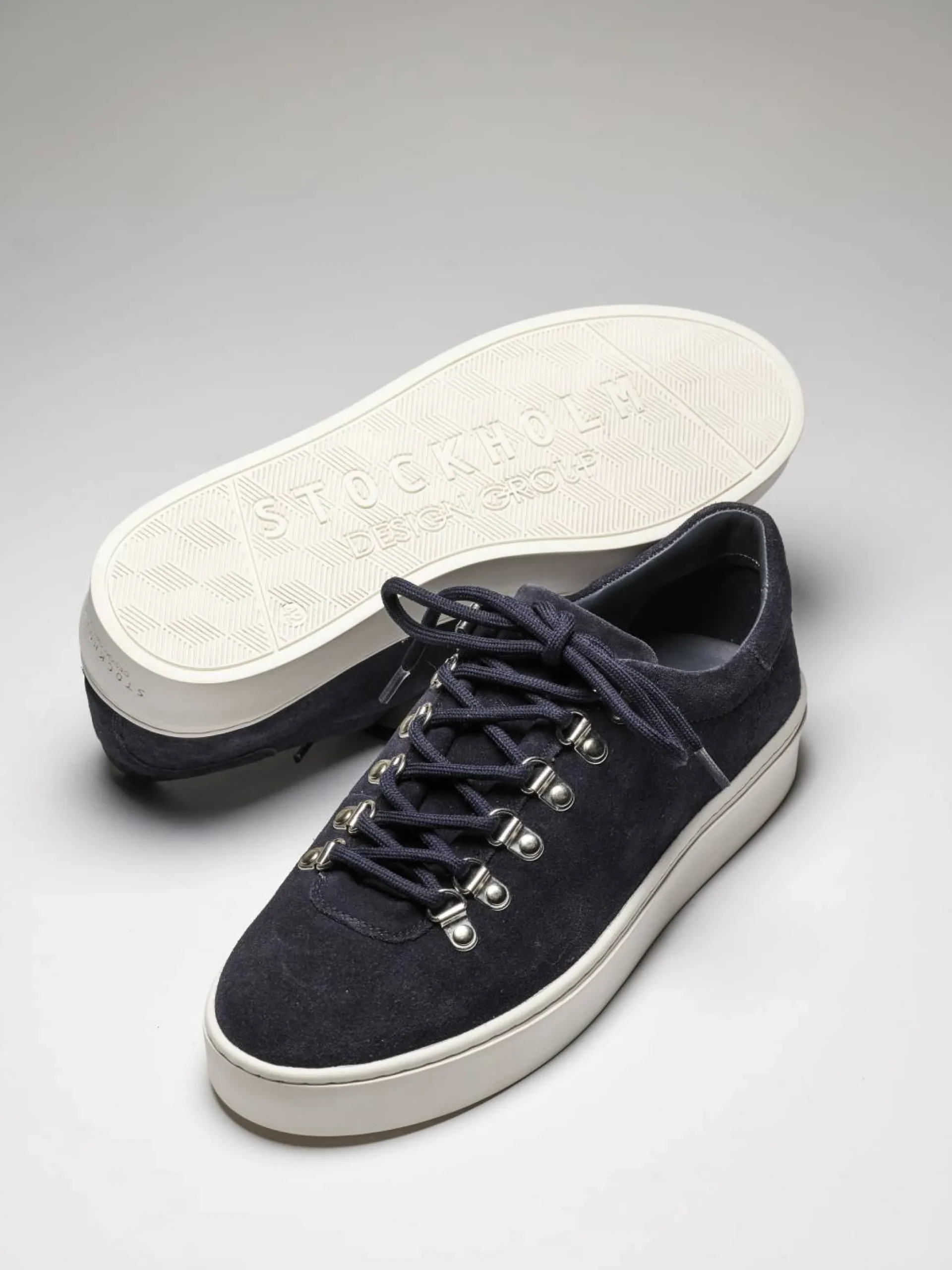 STOCKHOLM DESIGN GROUP 2101 NAVY/WHITE